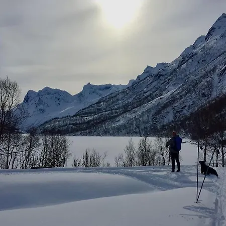 Bestemors Hus Ca 3mil Utenfor Sent Sortland